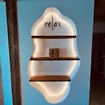 Mad Retreat Hotel *