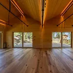 Mad Retreat Hotel *