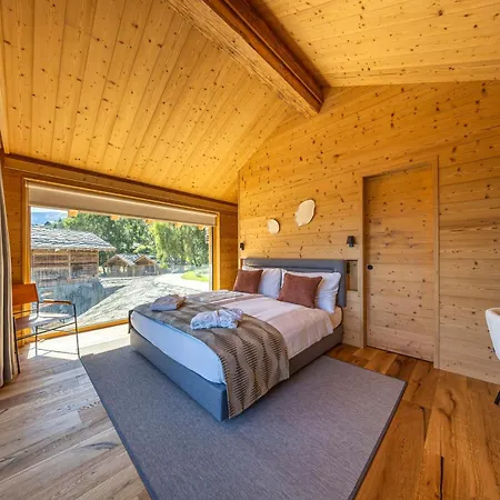 Hotel Mad Retreat