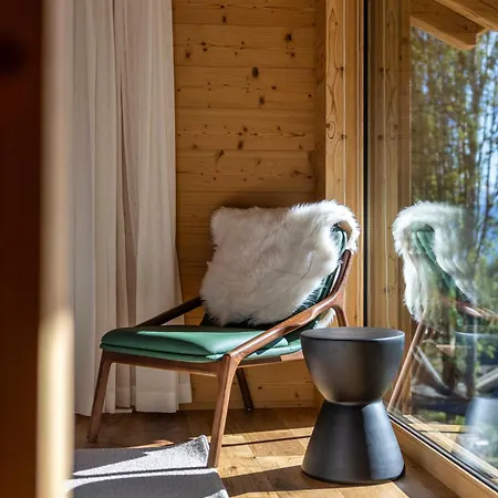Hotel Mad Retreat *