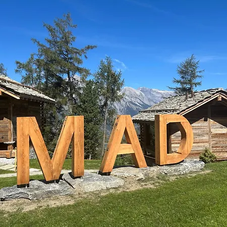 Hotel Mad Retreat