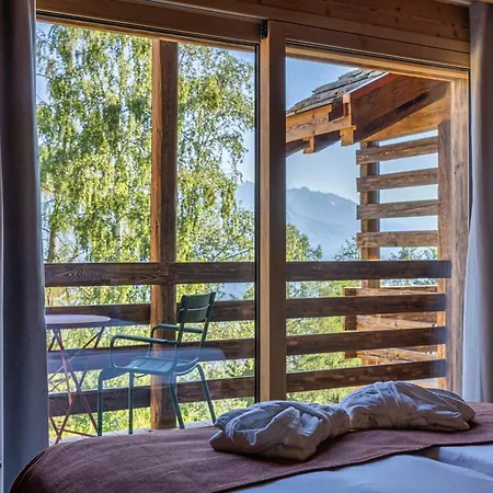 Hotel Mad Retreat