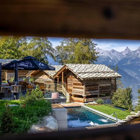 Mad Retreat Hotel *