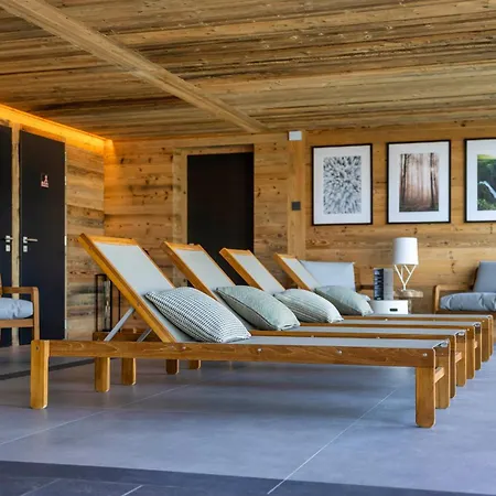 Mad Retreat Hotel *