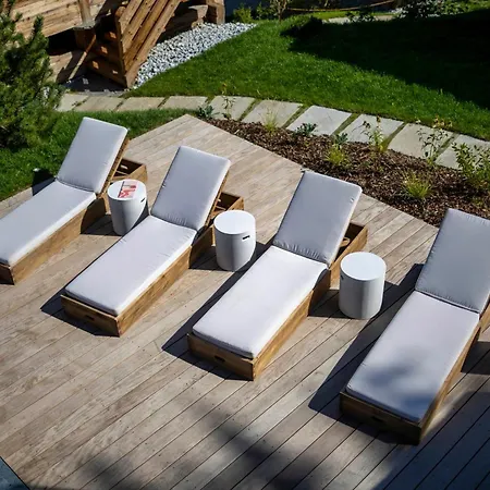 Mad Retreat Нанда