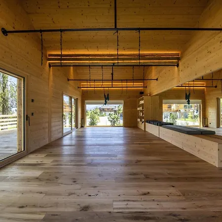 Mad Retreat Hotel