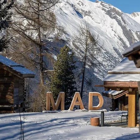 Mad Retreat Hotel