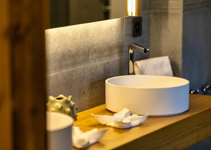 فندق Mad Retreat