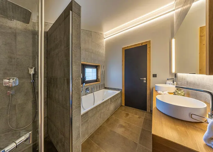 فندق Mad Retreat *