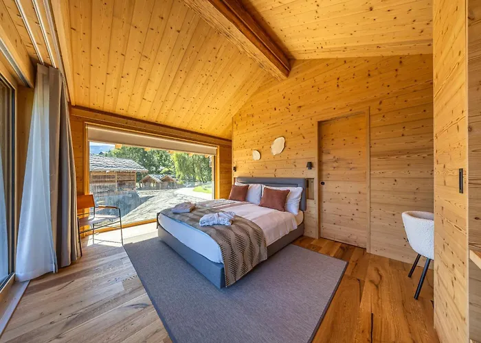 فندق Mad Retreat