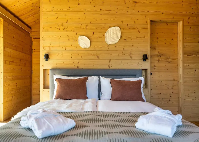 Mad Retreat فندق نينداز