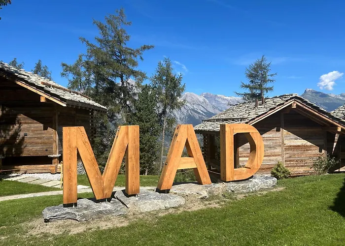 فندق Mad Retreat