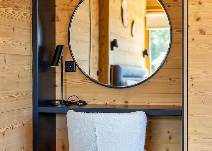 فندق Mad Retreat *