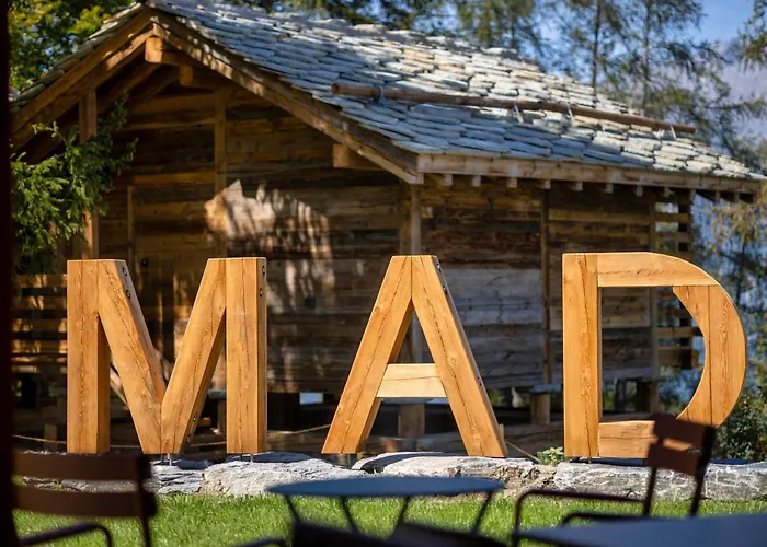 Mad Retreat فندق نينداز