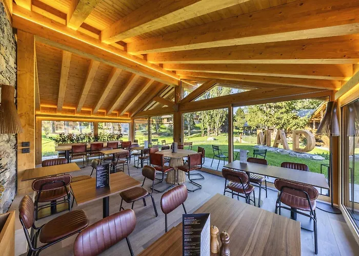 فندق Mad Retreat نينداز