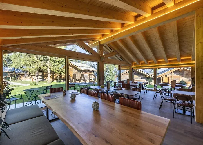 Mad Retreat فندق نينداز