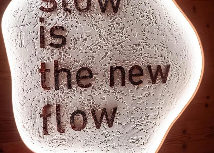 فندق Mad Retreat *