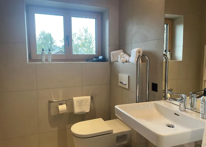 فندق Mad Retreat نينداز