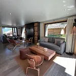Hotel Mad Retreat *