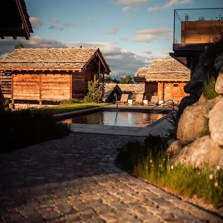 Hotel Mad Retreat