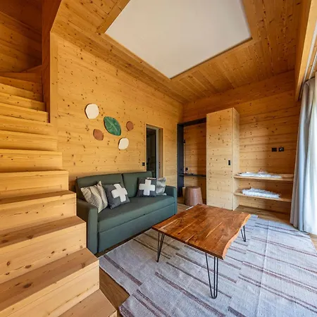 Hotel Mad Retreat *